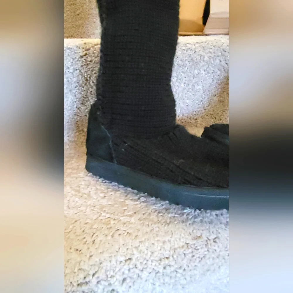UGG Womens Classic Cardy Wool Knit Mid-calf Botton Boots, Black, size 8